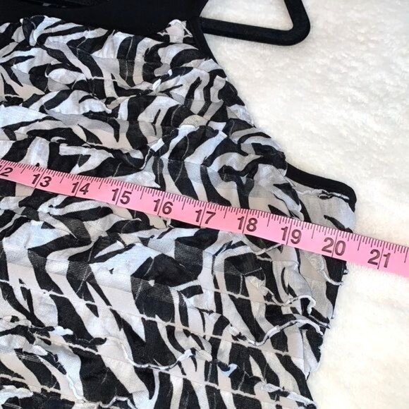 Notations XL Zebra Print Textured Sleeveless Tank Top Black & White Stretchy Fab - Picture 8 of 8